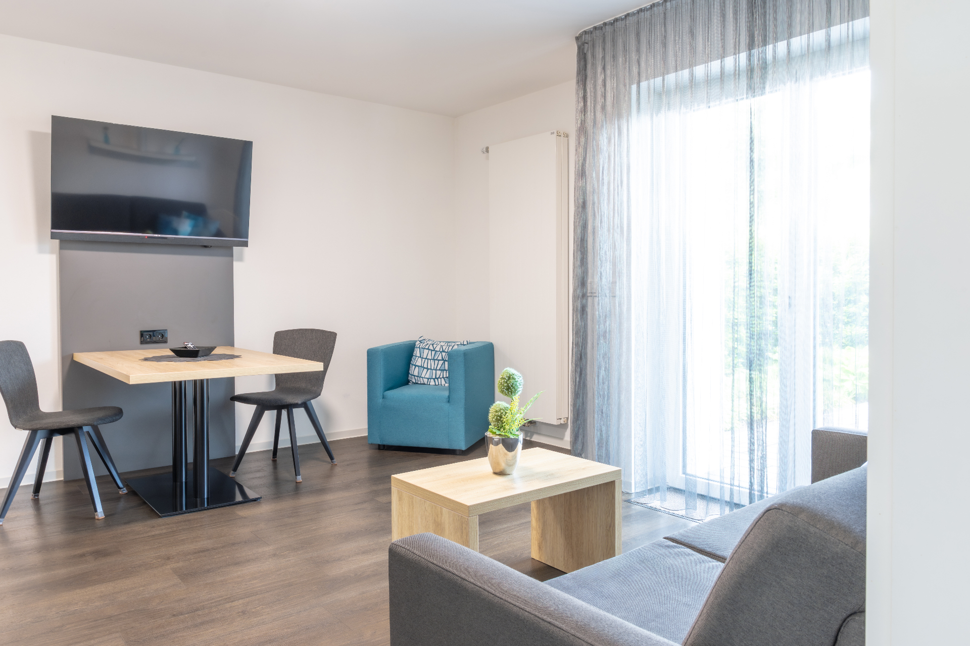 Wohnzimmer Apartment Nr. 4, Boardinghouse Karlsdorf-Neuthard